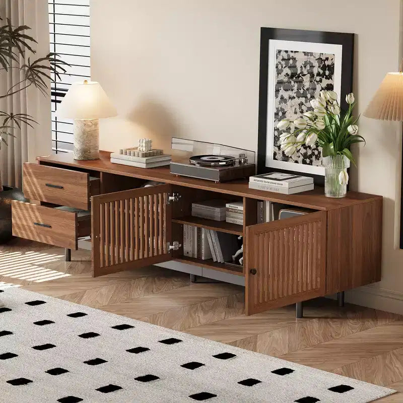 Meuble TV en bois de 78 po avec portes à lattes et tiroirs profonds