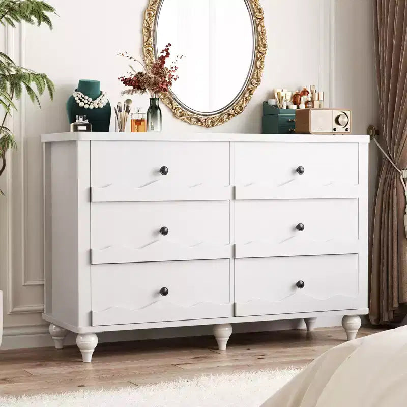 Commode à 6 tiroirs avec façades texturées ondulées et design affleurant