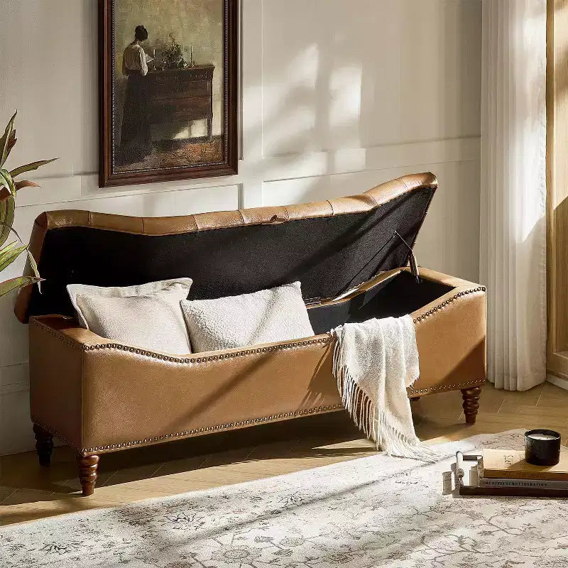 Banc capitonné avec rangement dissimulé et garniture cloutée