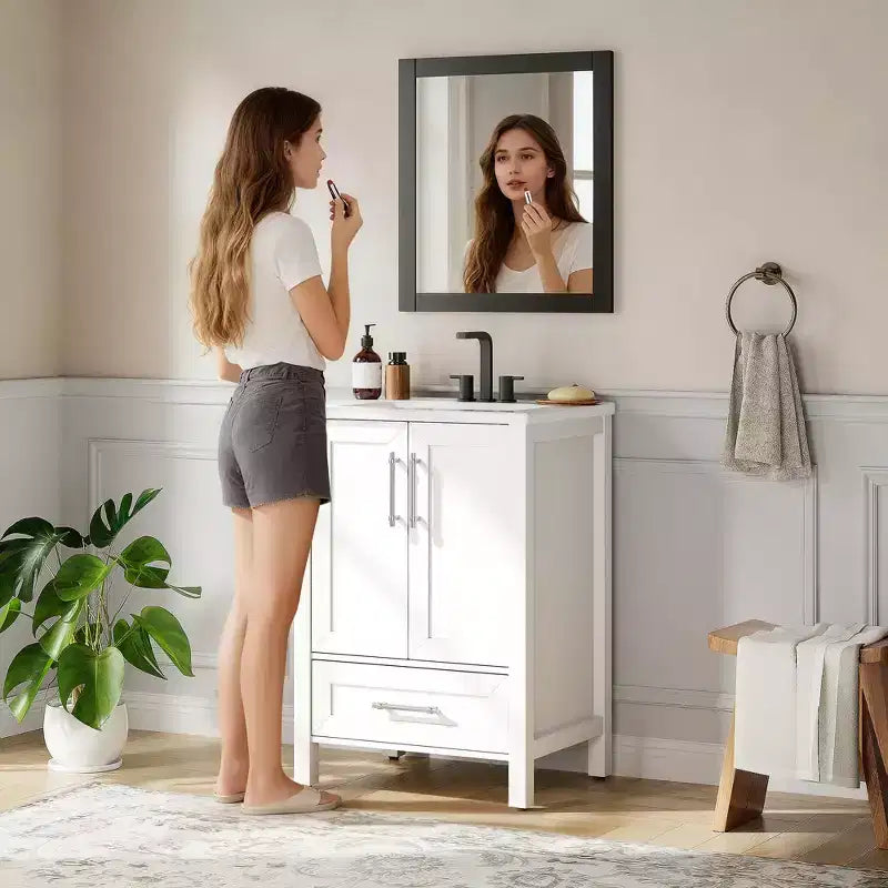 Meuble-lavabo avec vasque en céramique et armoire à fermeture amortie