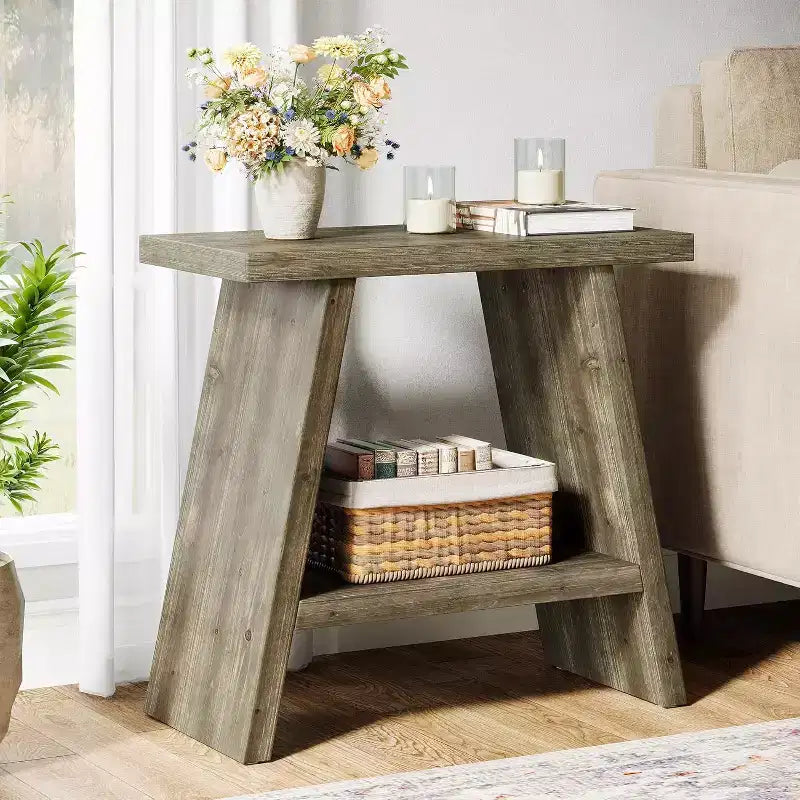 Table d'appoint en bois massif avec deux niveaux de rangement et cadre trapézoïdal