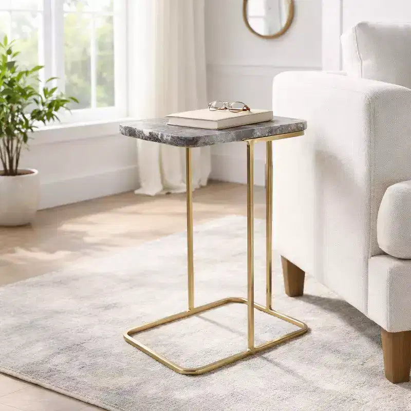 Table d'appoint en métal en forme de C avec plateau en pierre polie