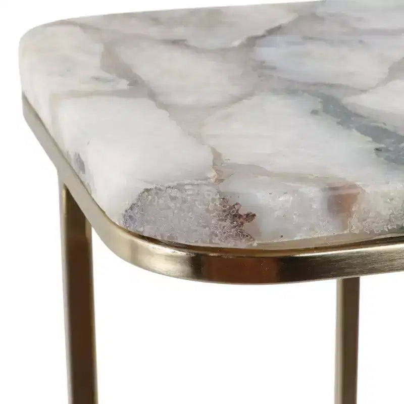 Table d'appoint en métal en forme de C avec plateau en pierre polie