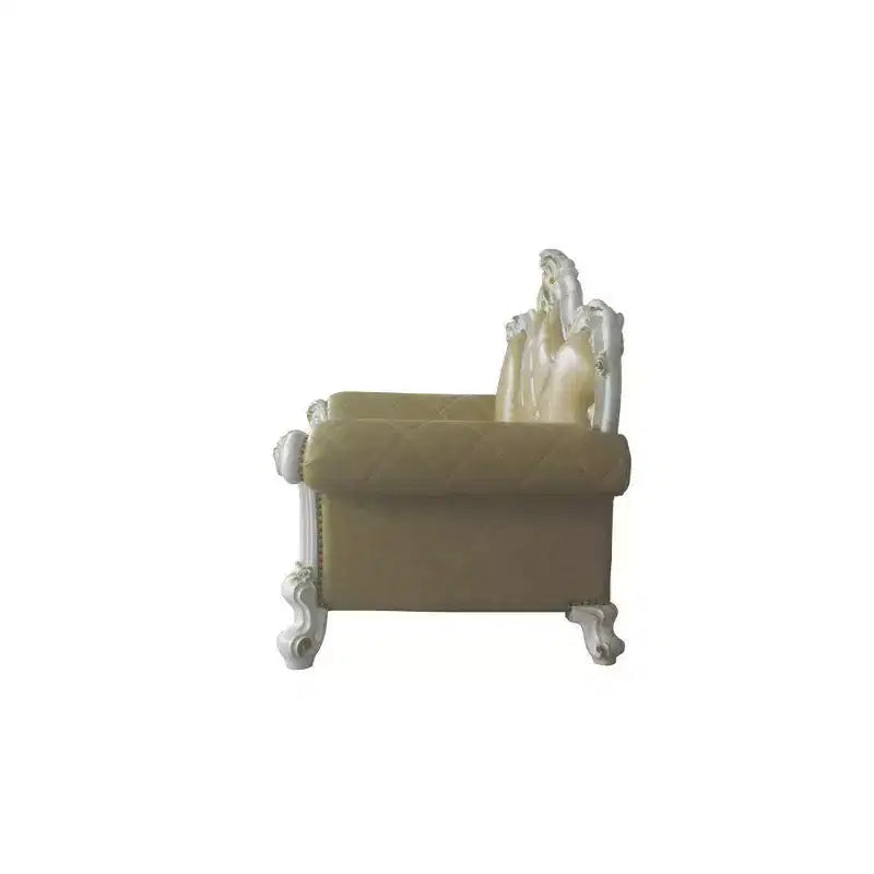 Causeuse capitonnée avec cadre sculpté et coussins décoratifs