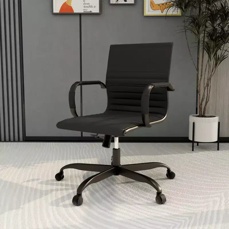 Chaise de bureau en cuir vegan nervuré avec base pivotante noir mat