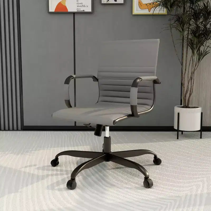 Chaise de bureau en cuir vegan nervuré avec base pivotante noir mat