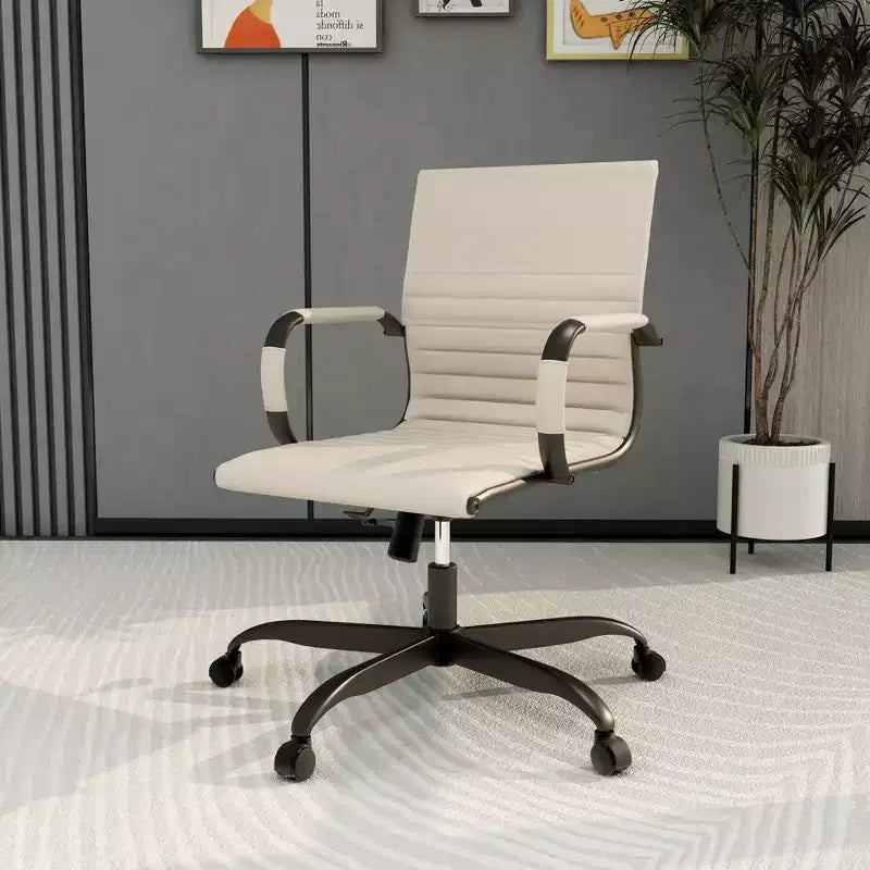 Chaise de bureau en cuir vegan nervuré avec base pivotante noir mat