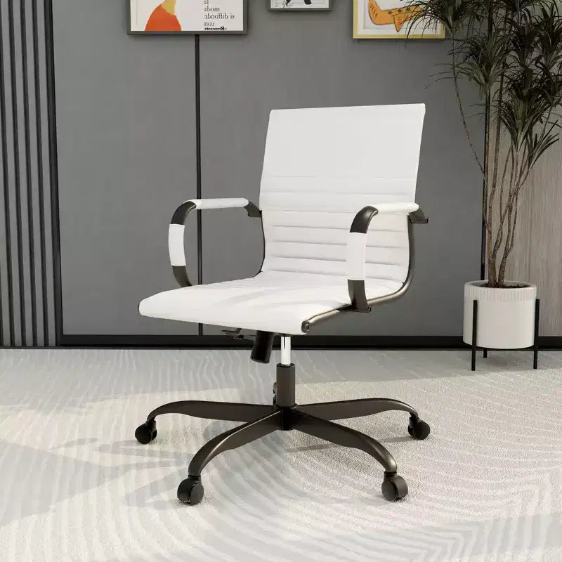 Chaise de bureau en cuir vegan nervuré avec base pivotante noir mat