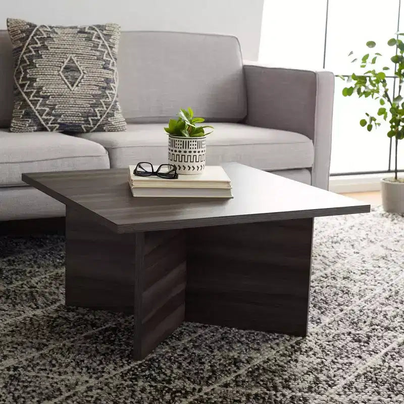 Table basse carrée en bois avec piètement en croix et plateau multicolore