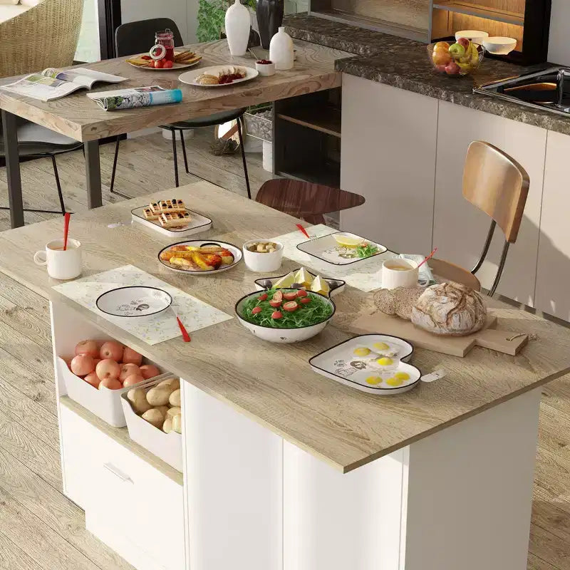 Îlot de cuisine avec plateau aspect bois, tiroirs et portes de placard